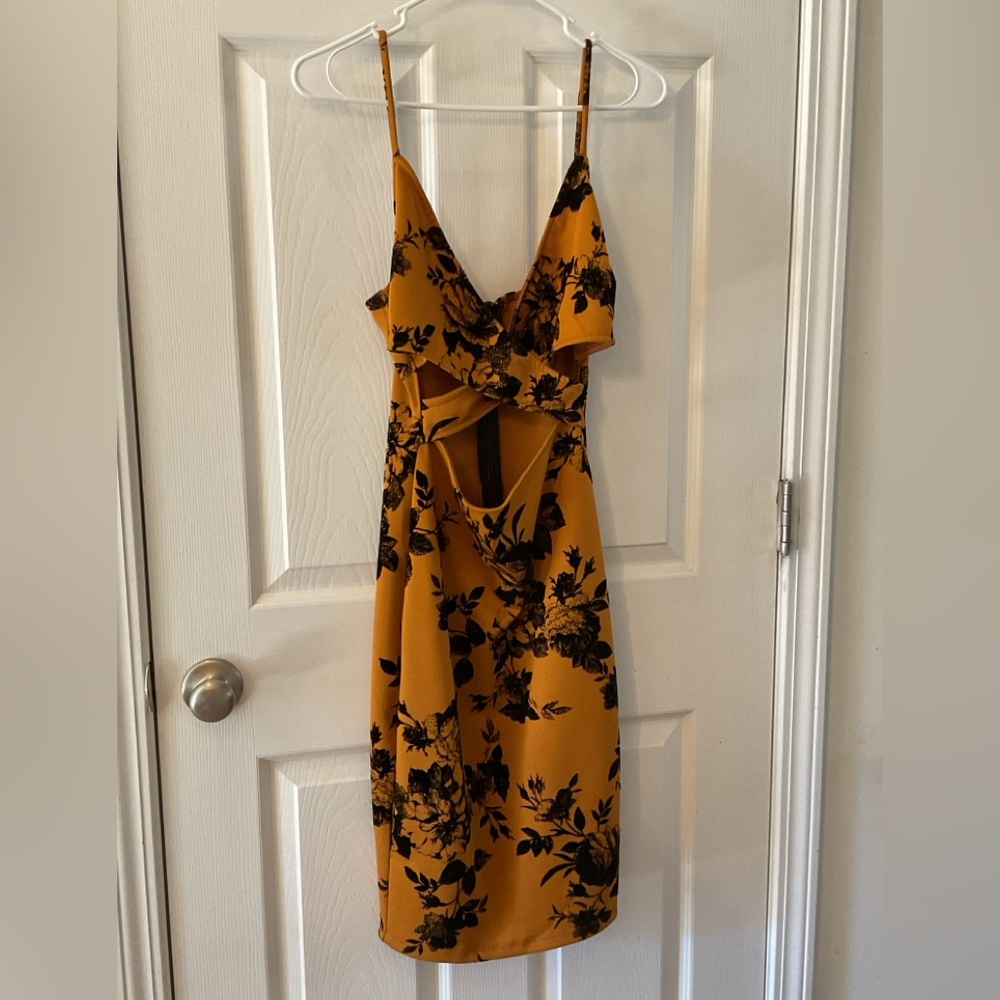 Fashion Nova Women Medium Bronze w/Black Floral Design Knee Length Dress